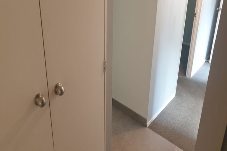 Photo of property in 2/21 Contessa Drive, Glenfield, Auckland, 0629