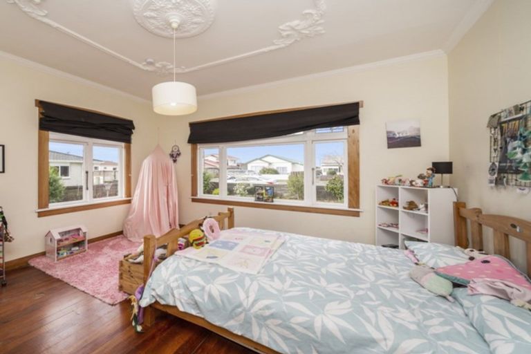 Photo of property in 11 Wilson Street, Hawera, 4610