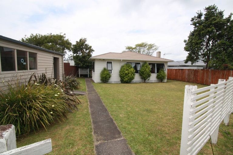Photo of property in 7 Elm Grove, Westown, New Plymouth, 4310