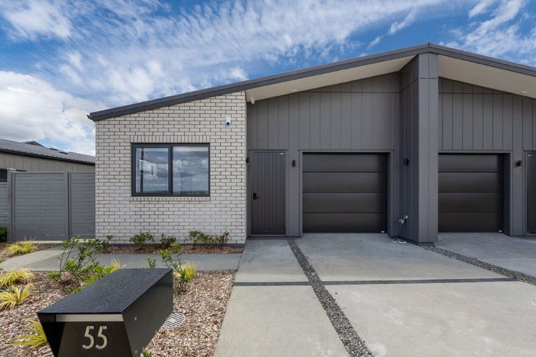 Photo of property in 55 Parkmore Drive, Rosehill, Papakura, 2113