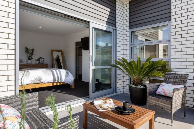 Photo of property in 10 Cassinia Close, Papamoa Beach, Papamoa, 3118