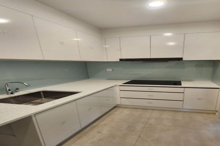 Photo of property in 39 Cascades Road, Pakuranga Heights, Auckland, 2010