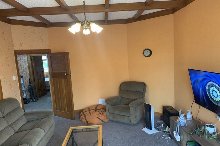 Photo of property in 68 Roberts Line, Kelvin Grove, Palmerston North, 4414