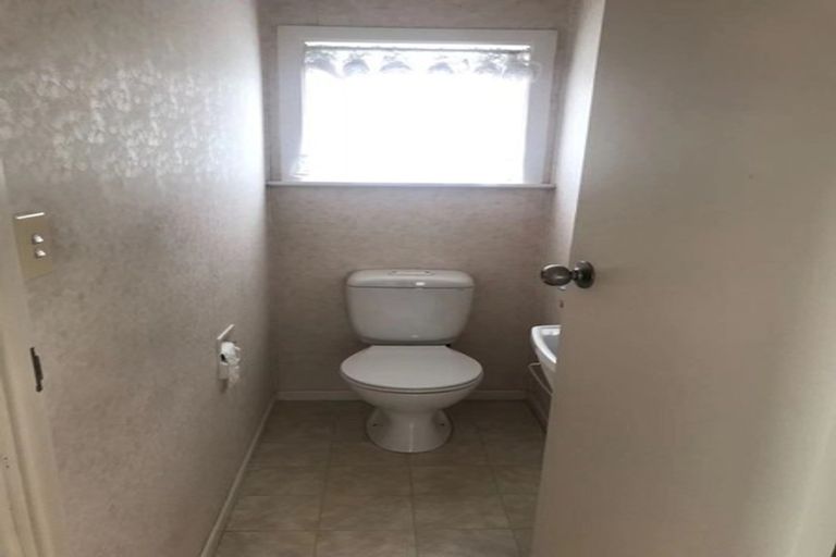 Photo of property in 4 Meadowvale Avenue, Forrest Hill, Auckland, 0620