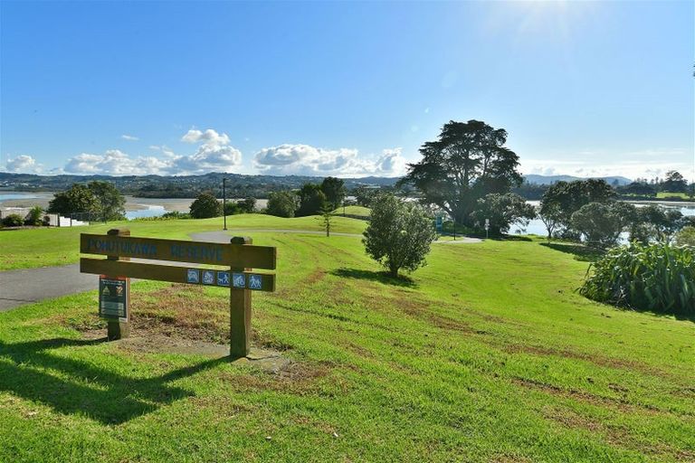 Photo of property in 43 Pohutukawa Avenue, Red Beach, 0932