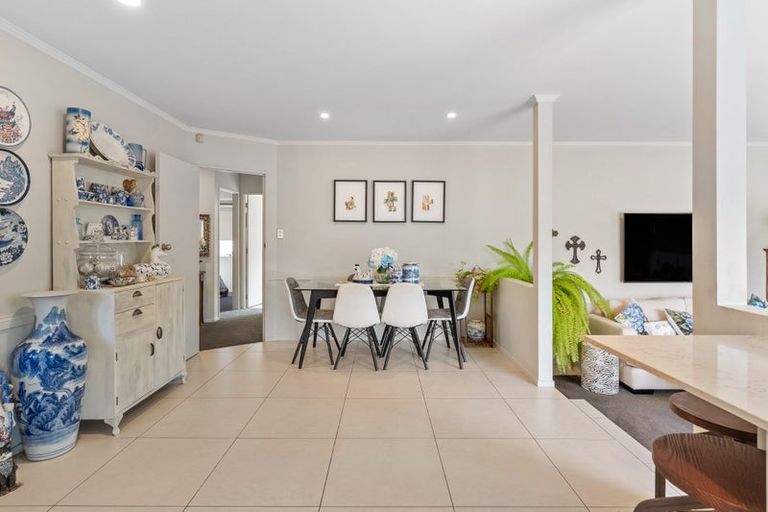 Photo of property in 1/20 Solana Court, Botany Downs, Auckland, 2010