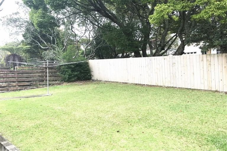 Photo of property in 2/7 Hamilton Place, Glenfield, Auckland, 0629