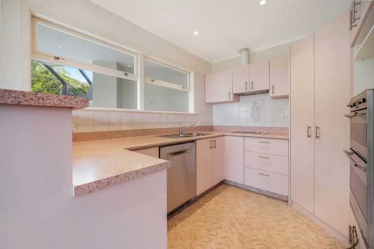 Photo of property in 9 Laingholm Drive, Laingholm, Auckland, 0604