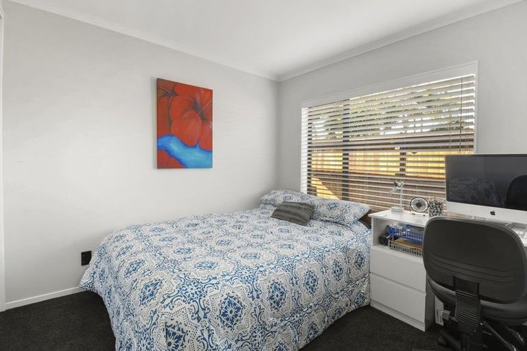 Photo of property in 37 Croftview Road, Wattle Downs, Auckland, 2103