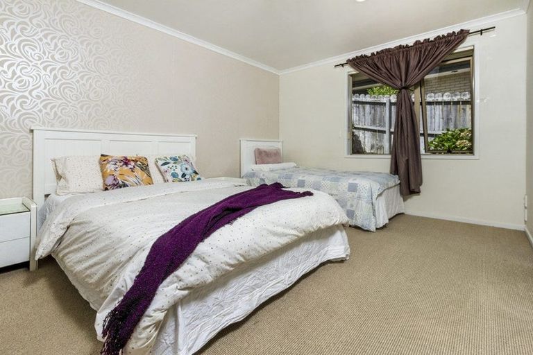Photo of property in 5 Sunvista Avenue, Oteha, Auckland, 0632