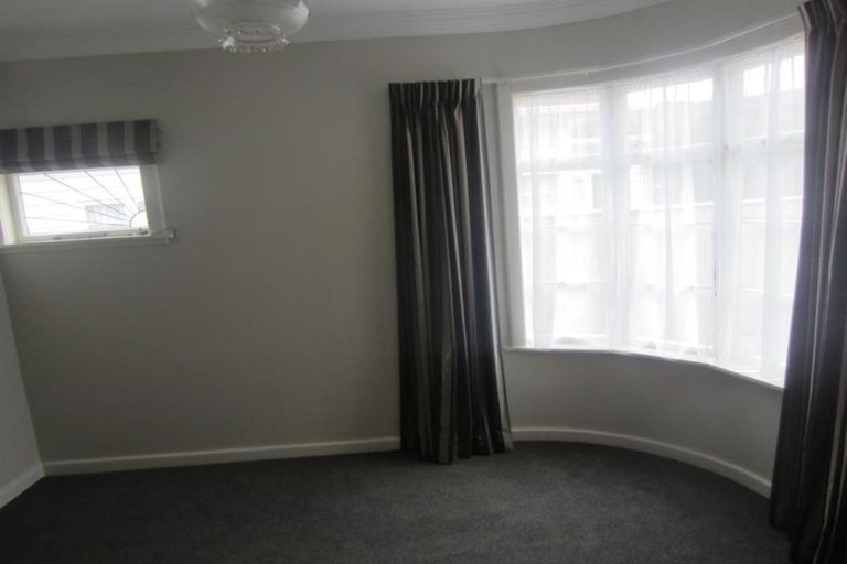 Photo of property in 8 Cambridge Street, Tawa, Wellington, 5028