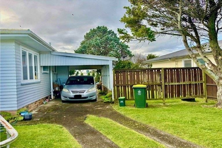 Photo of property in 5 Adams Road, Manurewa, Auckland, 2102