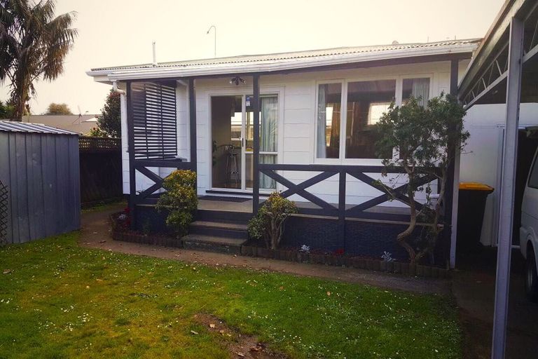 Photo of property in 1/13 Blanes Road, Weymouth, Auckland, 2103