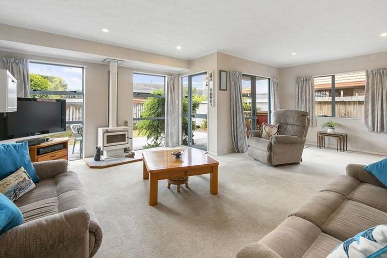 Photo of property in 3 Maurice Borich Place, Henderson, Auckland, 0610