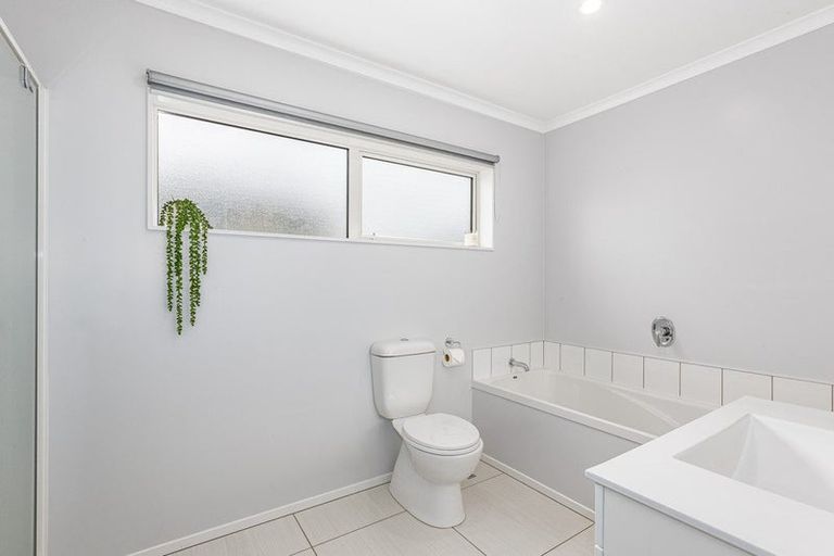 Photo of property in 184 Mark Avenue, Grenada Village, Wellington, 6037