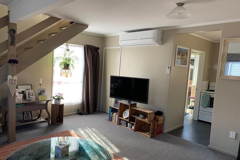 Photo of property in 3/49 Apu Crescent, Lyall Bay, Wellington, 6022
