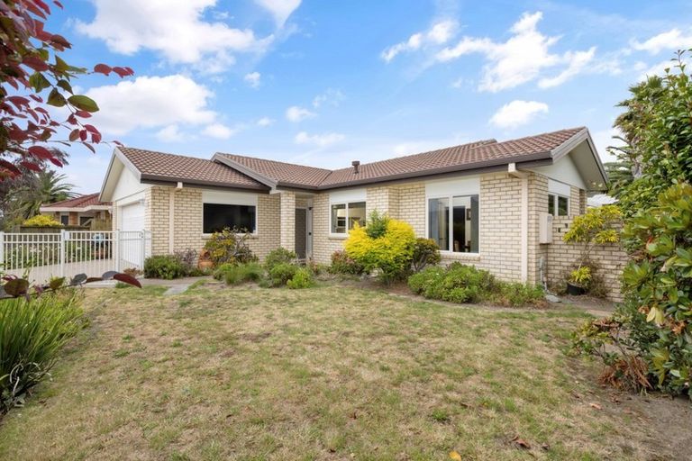 Photo of property in 21 Beachwater Drive, Papamoa Beach, Papamoa, 3118
