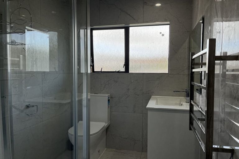 Photo of property in 2/69 Orams Road, Hillpark, Auckland, 2102