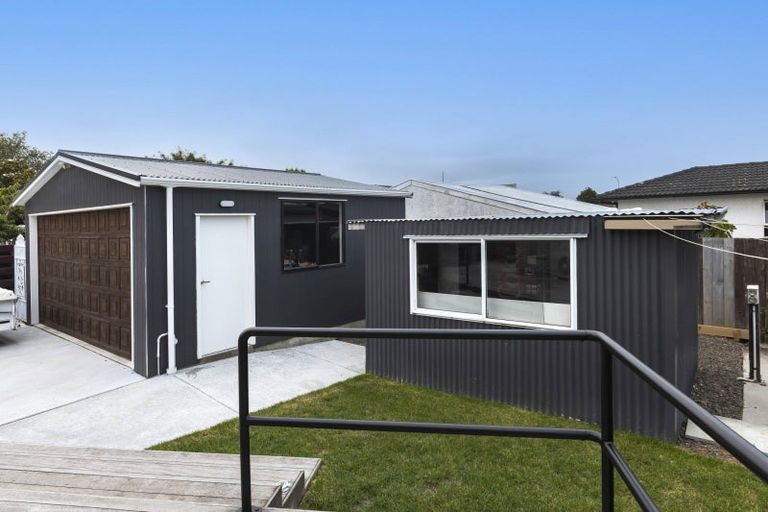 Photo of property in 28 Denniston Crescent, Redwood, Christchurch, 8051