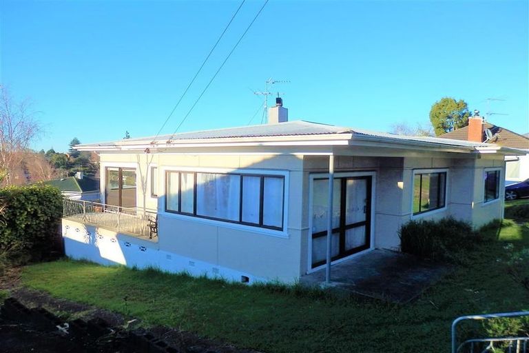 Photo of property in 32 Hillcrest Road, Papatoetoe, Auckland, 2025