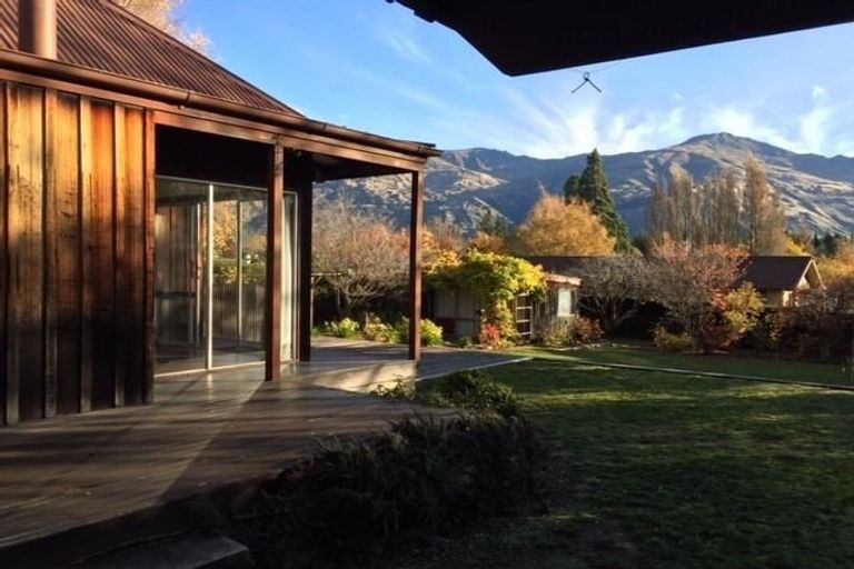 Photo of property in 124 Beacon Point Road, Wanaka, 9305