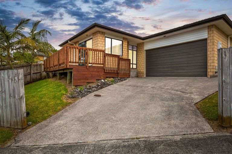 Photo of property in 15 Dovey Place, Massey, Auckland, 0614