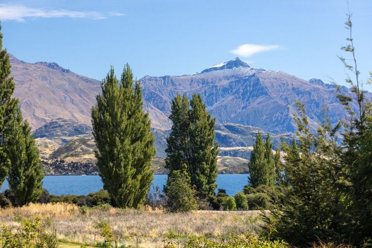Photo of property in 270 Beacon Point Road, Wanaka, 9305