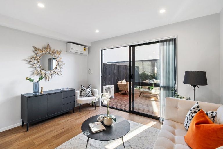 Photo of property in 2/119 Bruce Mclaren Road, Henderson, Auckland, 0612