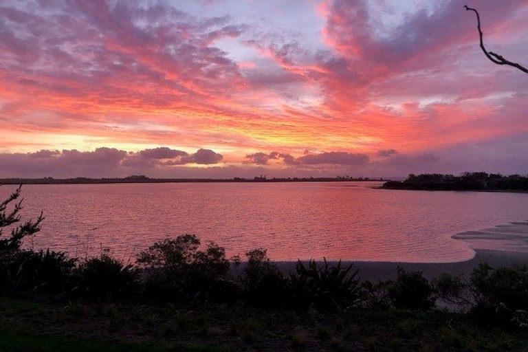 Photo of property in 21 St Annes Crescent, Wattle Downs, Auckland, 2103