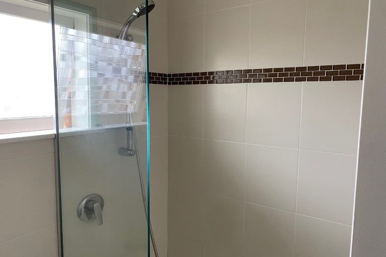 Photo of property in 28d Sunnynook Road, Sunnynook, Auckland, 0620