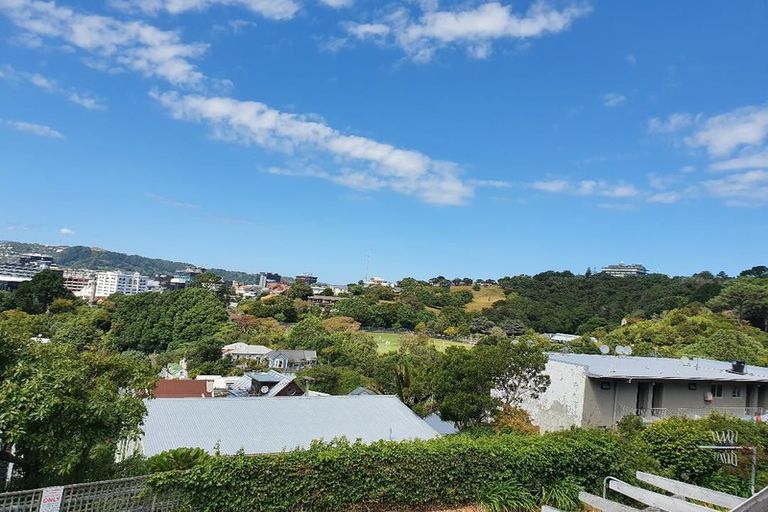 Photo of property in 4/15 Upper Lewisville Terrace, Thorndon, Wellington, 6011