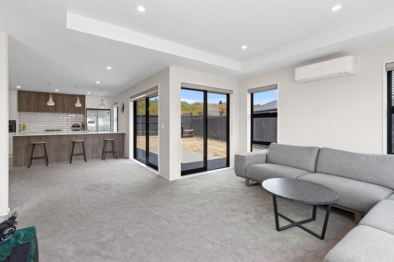 Photo of property in 32 Evelyn Crescent, Marshland, Christchurch, 8083