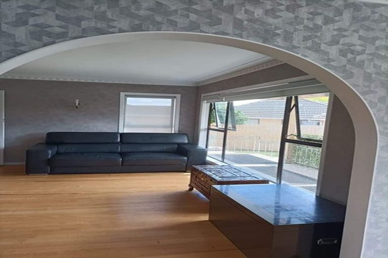 Photo of property in 5 Sutton Crescent, Papatoetoe, Auckland, 2025