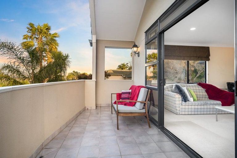 Photo of property in 22 Hogarth Rise, West Harbour, Auckland, 0618