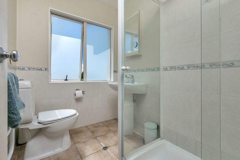 Photo of property in 3/57 Gladstone Road, Northcote, Auckland, 0627