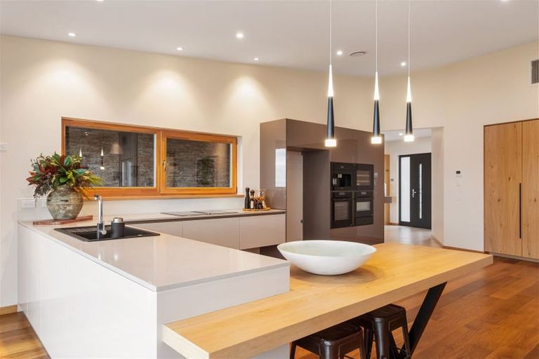 Photo of property in 6 Sowerby Place, Richmond Hill, Christchurch, 8081