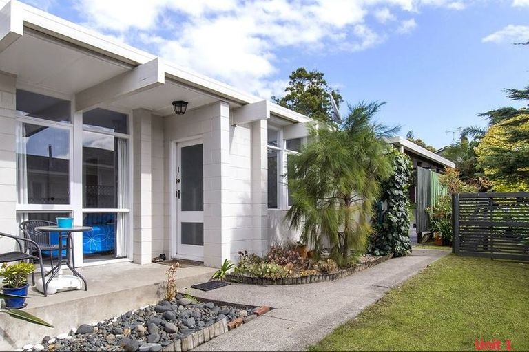 Photo of property in 15 Megan Avenue, Pakuranga Heights, Auckland, 2010
