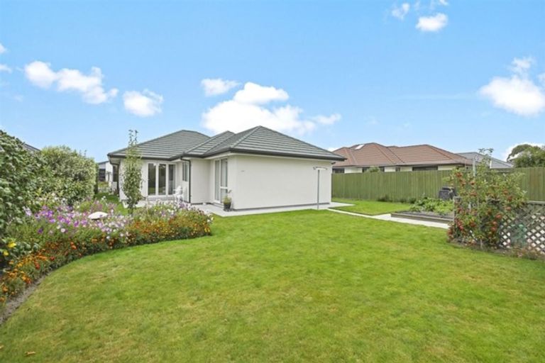 Photo of property in 11 Rue De La Mare, Parklands, Christchurch, 8083