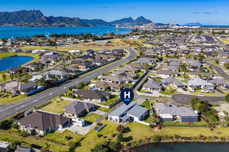 Photo of property in 9 Kamahi Place, One Tree Point, 0118
