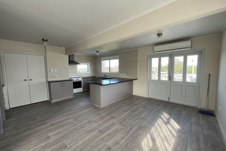 Photo of property in 424 Old Te Atatu Road, Te Atatu Peninsula, Auckland, 0610