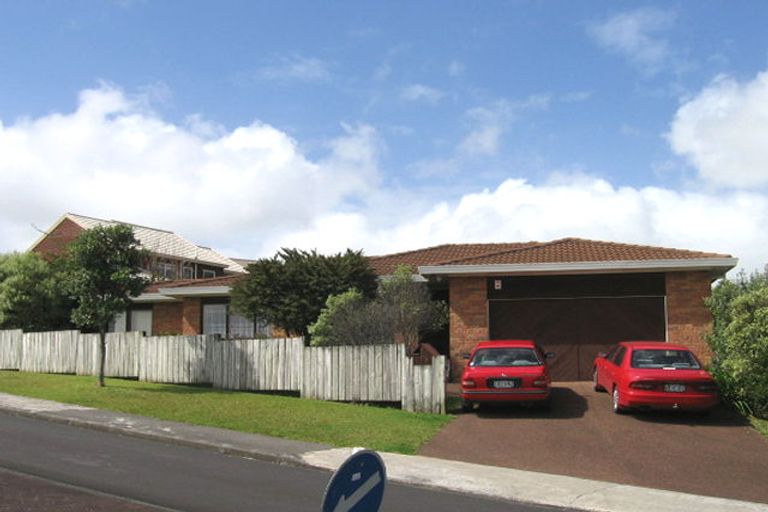 Photo of property in 1/9 Bass Street, West Harbour, Auckland, 0618