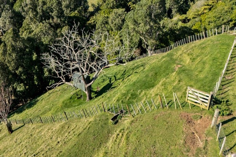 Photo of property in 28 Pararewa Drive, Whalers Gate, New Plymouth, 4310