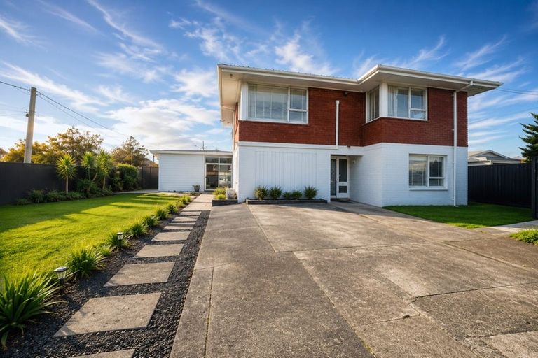 Photo of property in 76a Lake Road, Narrow Neck, Auckland, 0624