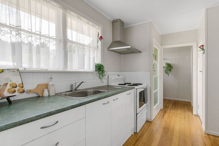 Photo of property in 98 Driver Crescent, Cannons Creek, Porirua, 5024