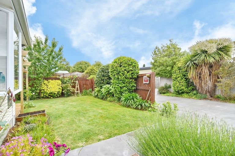 Photo of property in 1/6a Mundys Road, Dallington, Christchurch, 8061