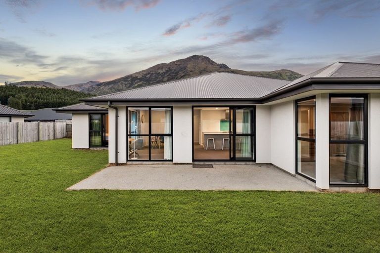 Photo of property in 11 Myles Way, Lower Shotover, Queenstown, 9304