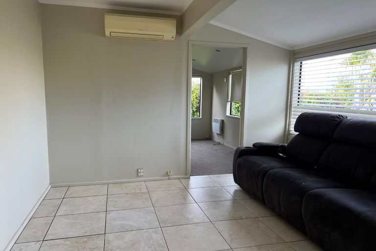 Photo of property in 1/15 Sunnynook Road, Forrest Hill, Auckland, 0620