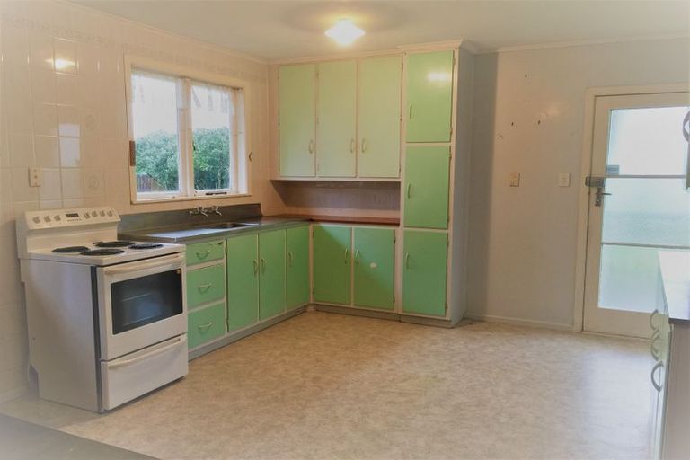 Photo of property in 34 Kirrie Avenue, Te Atatu South, Auckland, 0610