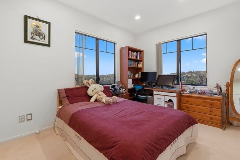 Photo of property in 28 St Clair Place, Browns Bay, Auckland, 0630