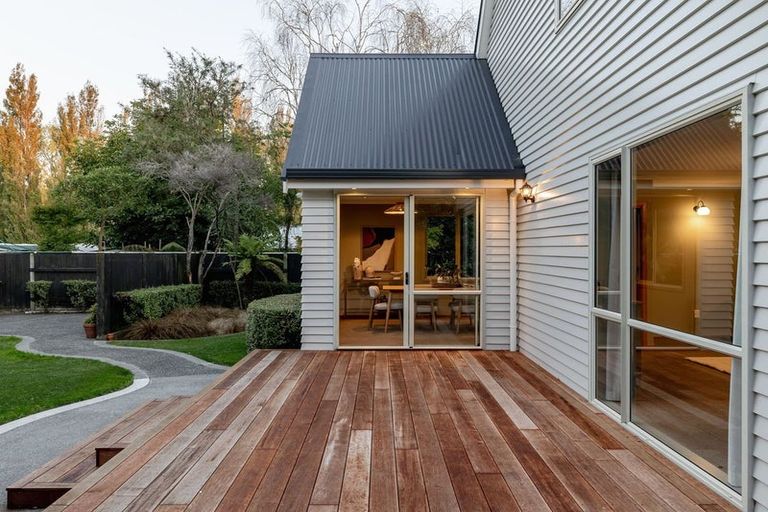 Photo of property in 19 Ruamahanga Crescent, Terrace End, Palmerston North, 4410